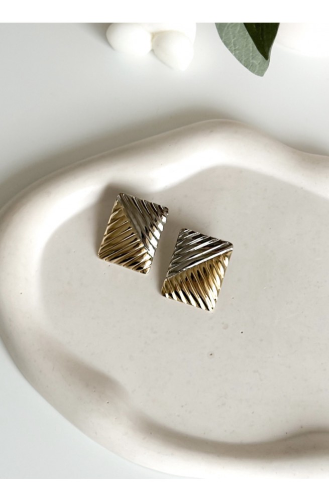 Γυναικείο τετραγωνισμένο σκουλαρίκι