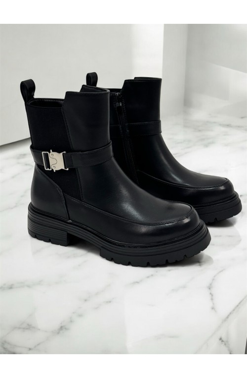 Γυναικείο μαύρο flat μποτάκι με ασημί λεπτομέρεια