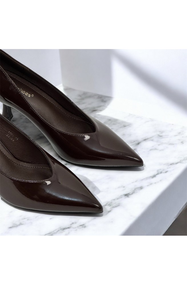 Γυναικεία γόβα λουστρίνι μυτερή καφέ