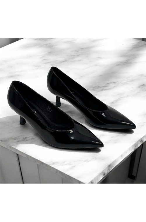 Γυναικεία γόβα λουστρίνι μυτερή μαύρη