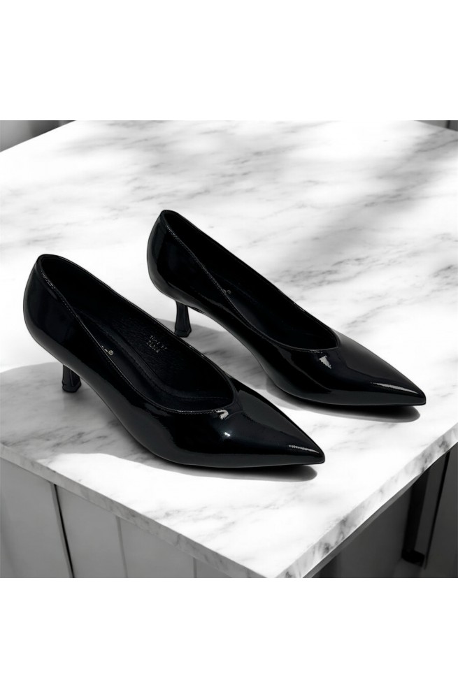 Γυναικεία γόβα λουστρίνι μυτερή μαύρη