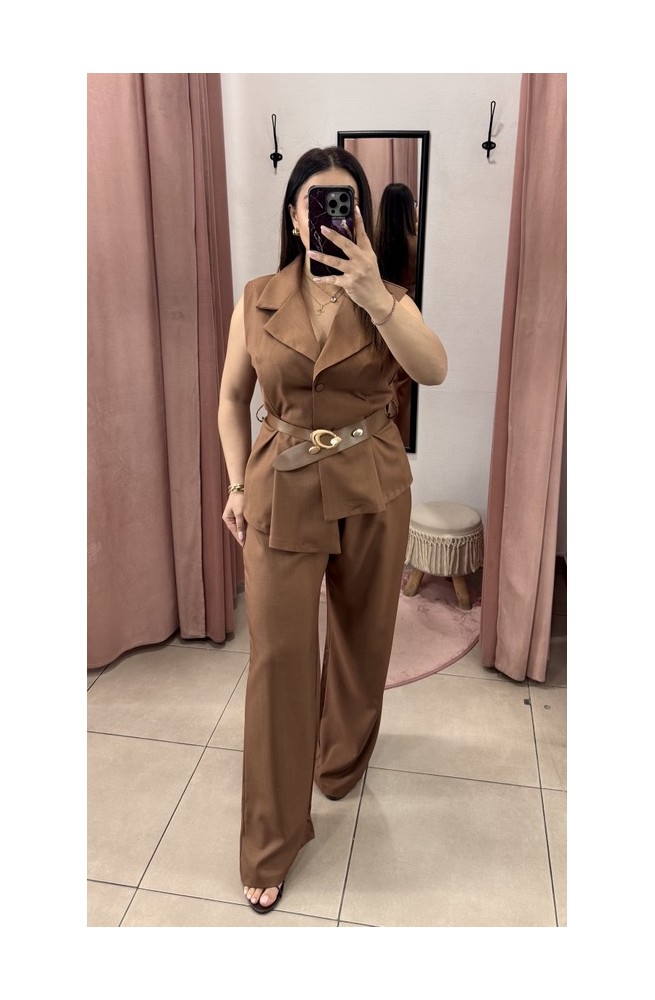 Γυναικείο κοστούμι με γιλέκο